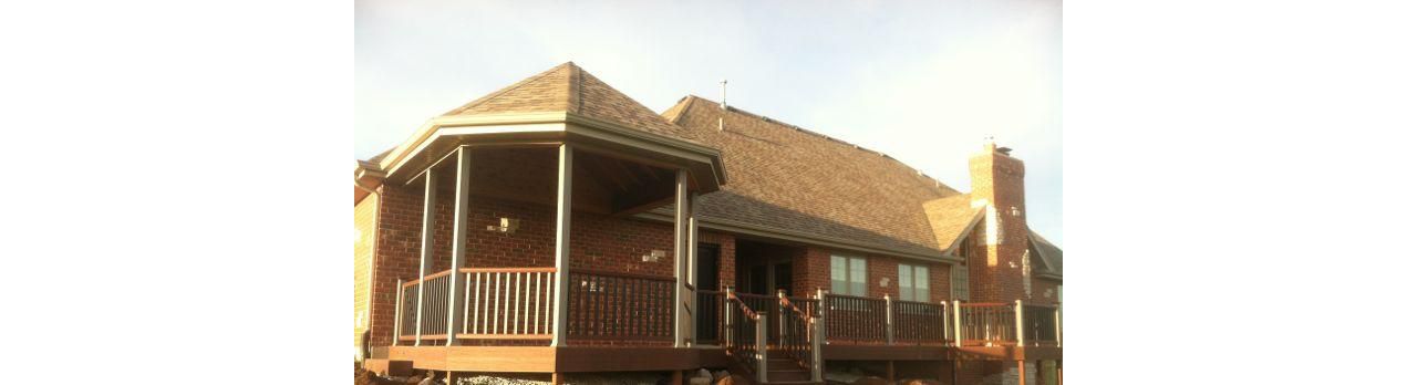 Frankfort deck with roof