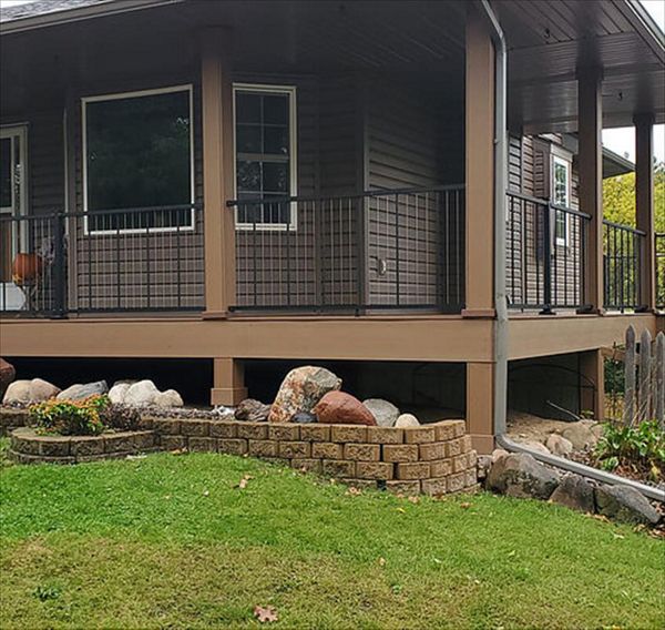 Trex Composite Enhance Basics Decking in Beach Dune color with Trex Select Decking in Saddle color for the Borders/Stairs in Forest Lake, MN area