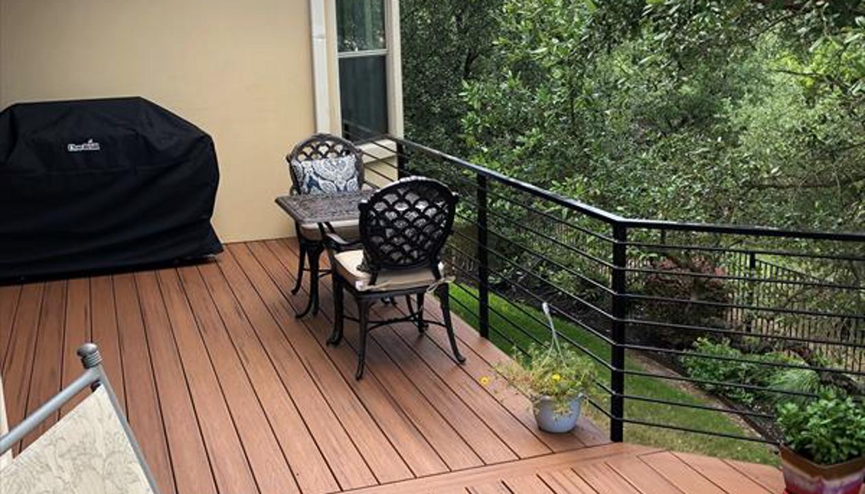 Trex Transcend Tiki Torch deck, Austin, Texas