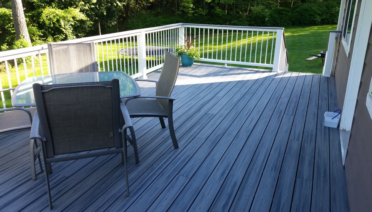 Island Mist and Transcends cocktail rail