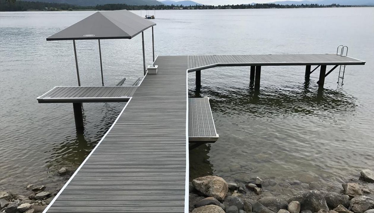 Trex Transcend Island Mist dock