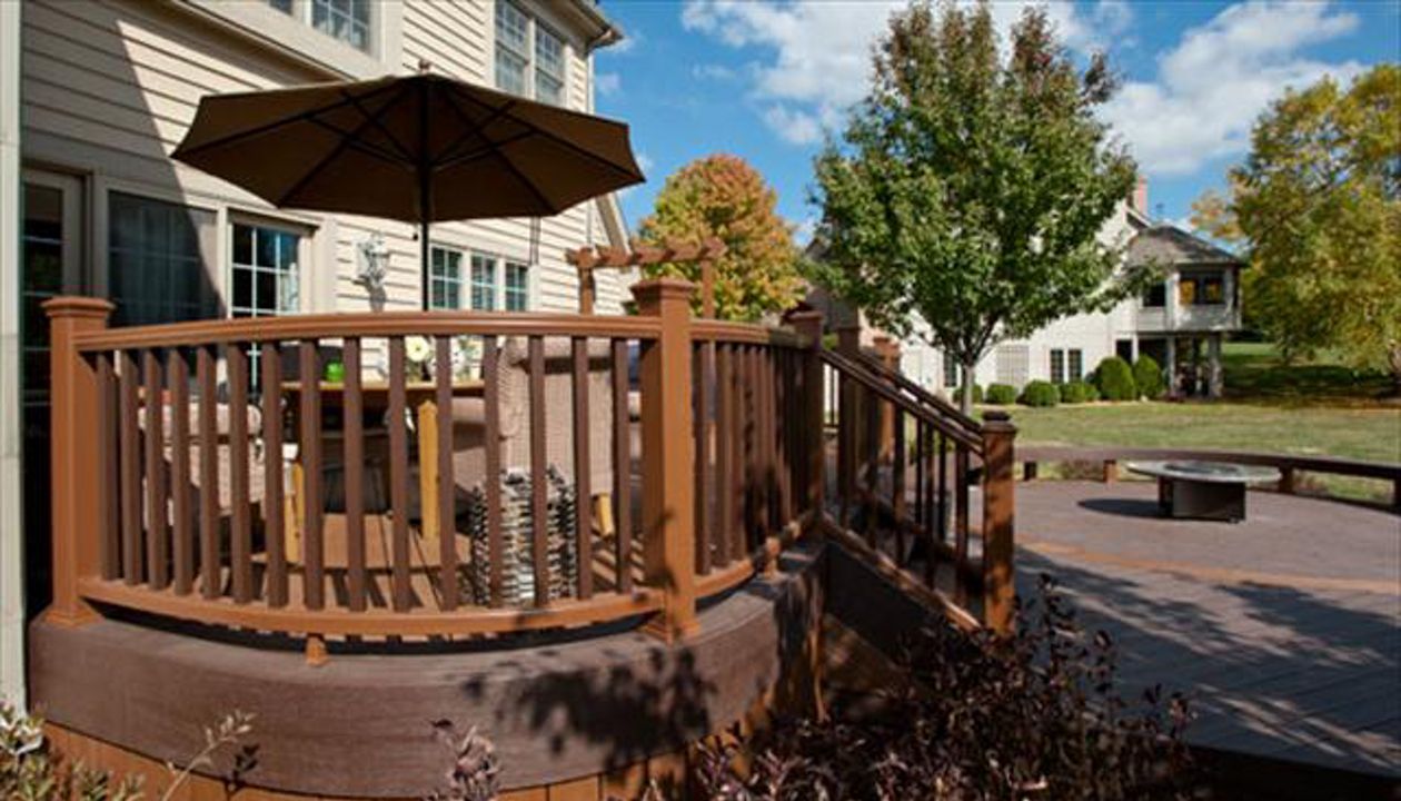 Transcend Railings Curved with Trex Custom Curve Machine in McHenry County