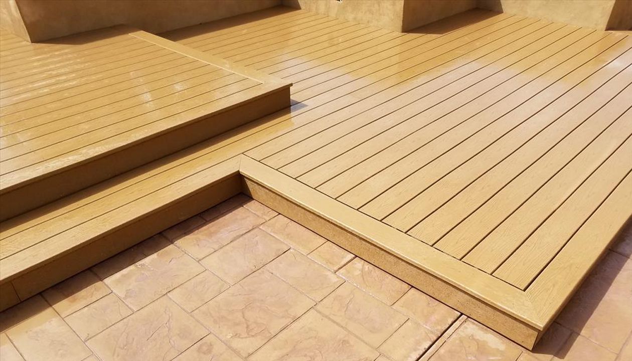 Del Mar Deck with Picture Frame