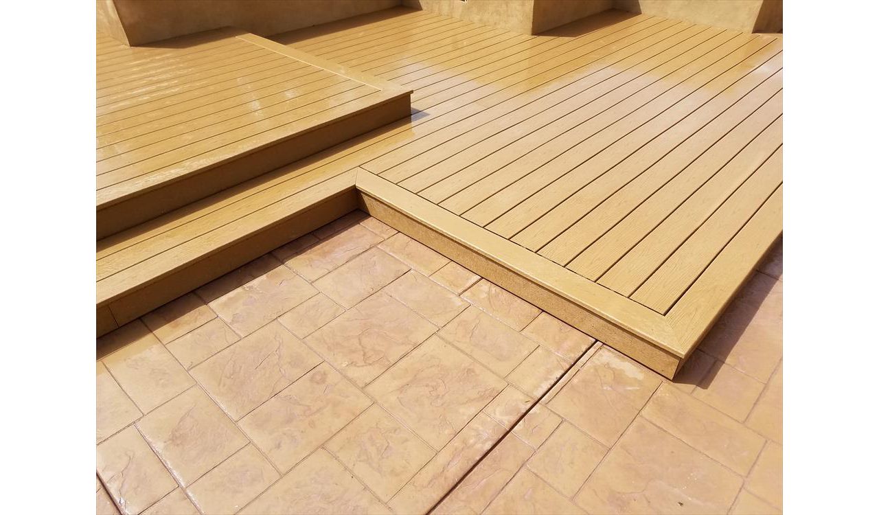 Del Mar Deck with Picture Frame