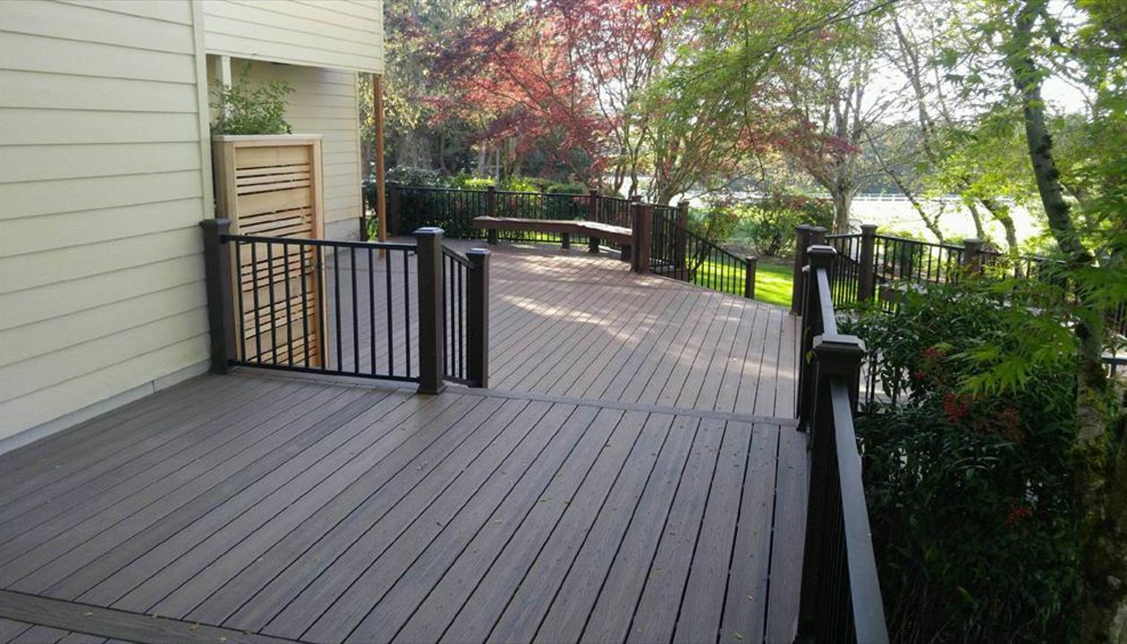 Trex Signature Rail and Transcend Decking in West Linn, Oregon
