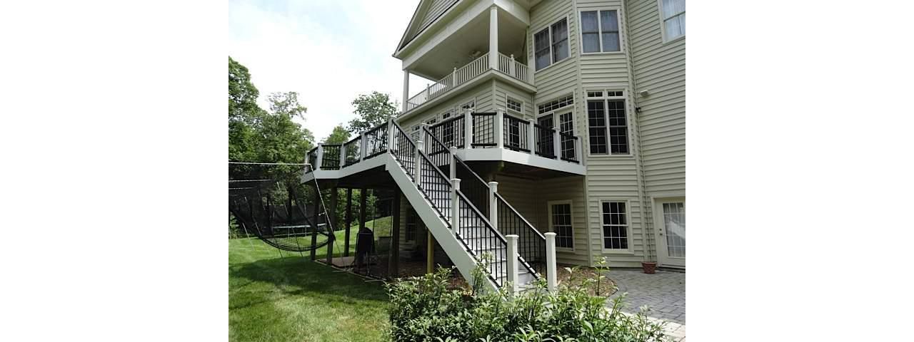 Trex Transcend Island Mist Decking and Black Transcend Rail