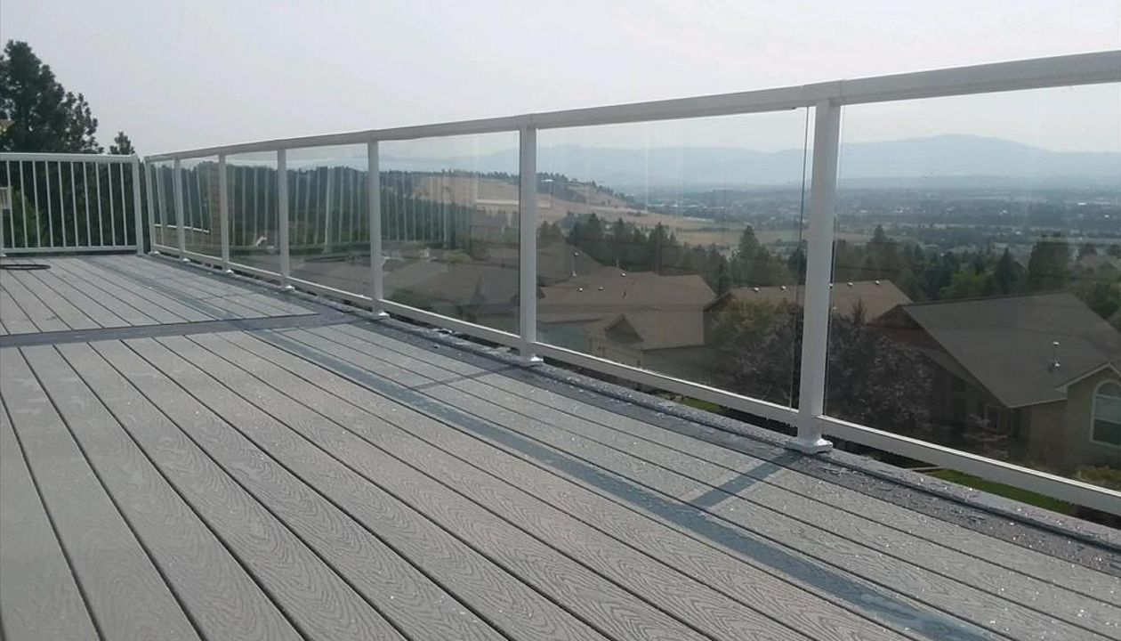 Spokane Trex Deck (Pebble Grey Select Decking)