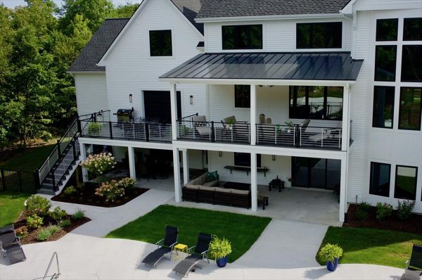 Custom Island Mist deck with Trex aluminum Rod railing