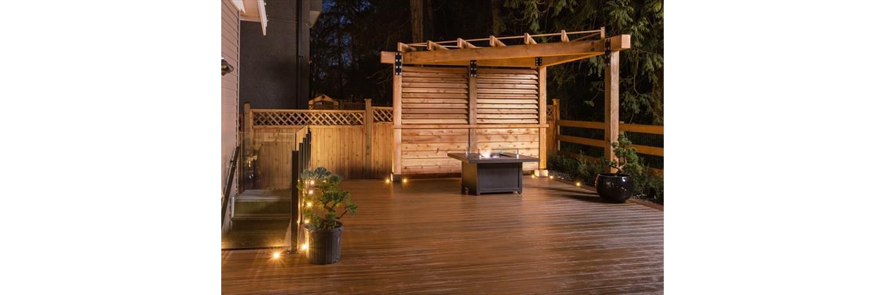 Trex Transcend decking Spiced Rum with custom pergola - South Surrey BC