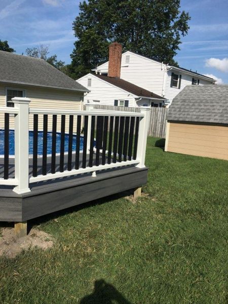 Trex Transcend Island Mist decking with Trex Transcend Classic White Railing & Charcoal Black baluster option
