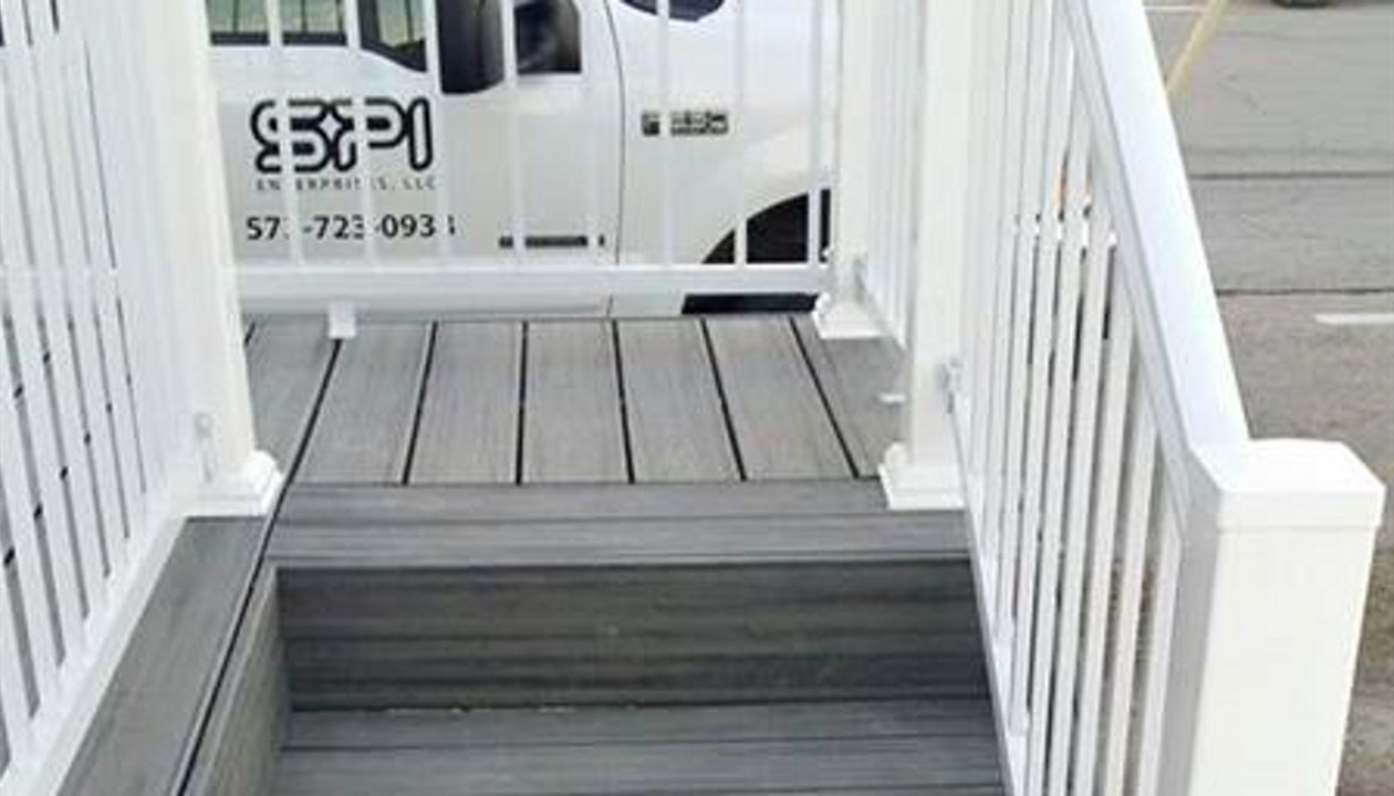 Trex Transcend Island Mist decking at Lake of the Ozarks