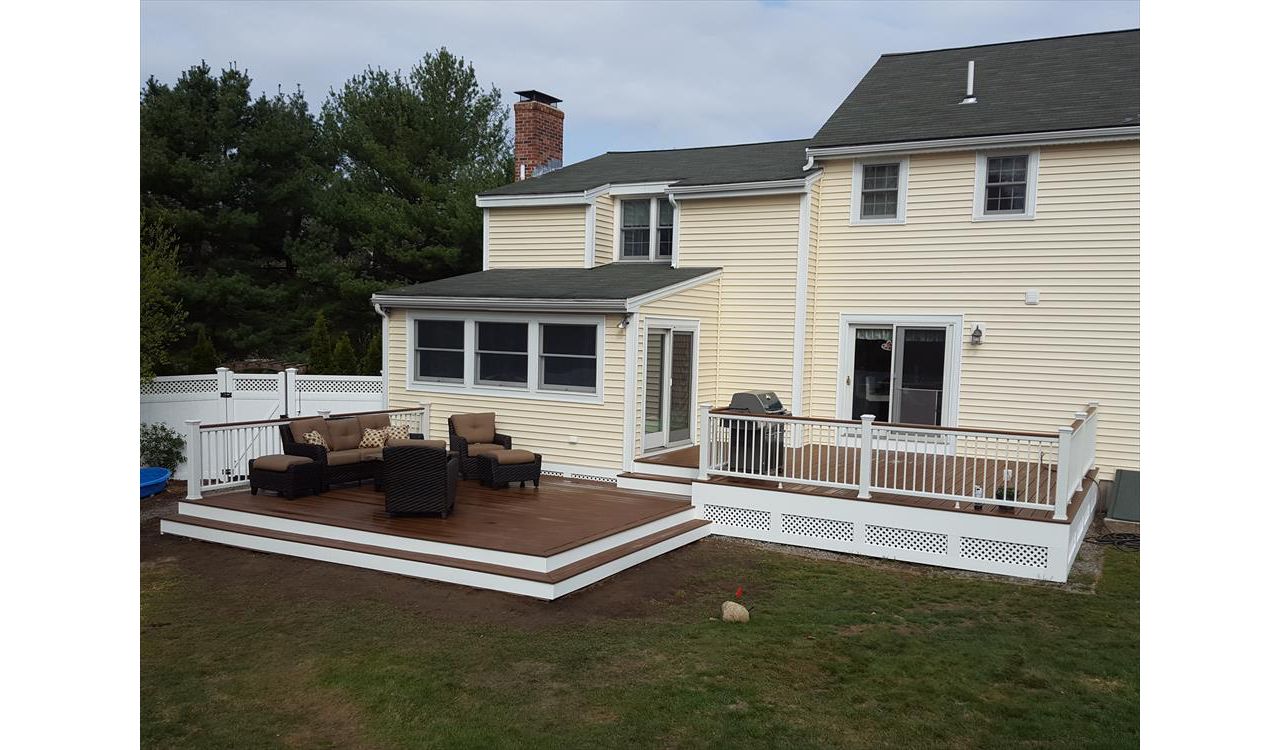 Select Saddle Decking, Transcend Railing with Low Voltage Lighting and White round balusters