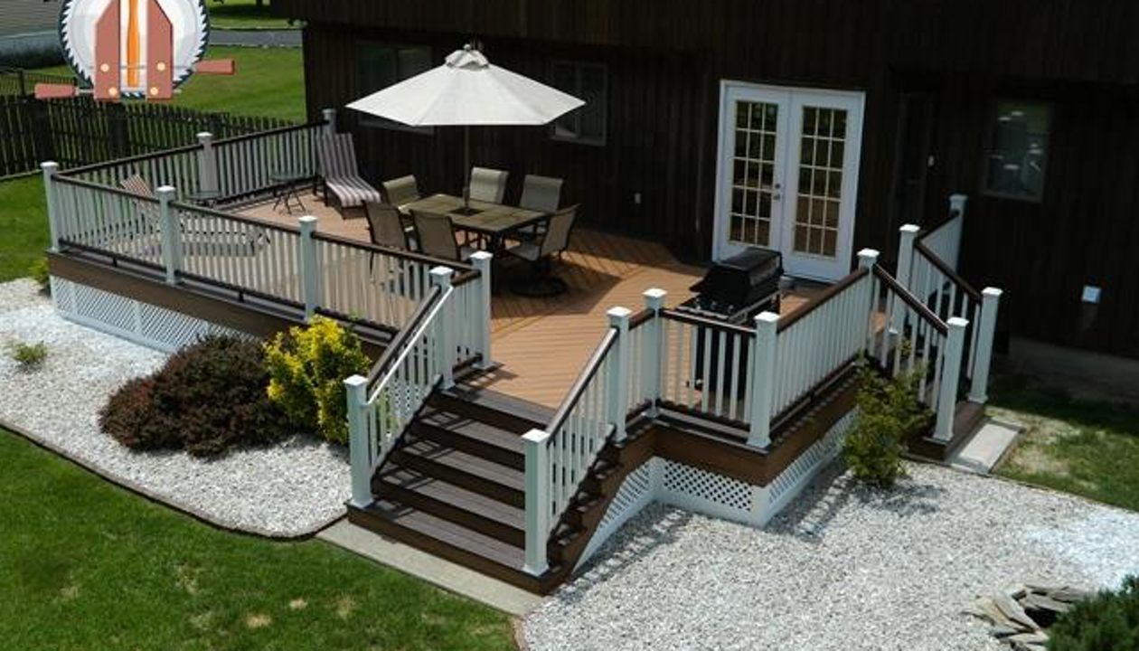 Tiki Torch Body with Vintage Lantern border in Bloomingdale