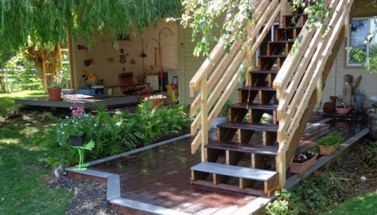 TREX Select Woodland , Pebble Gray Border