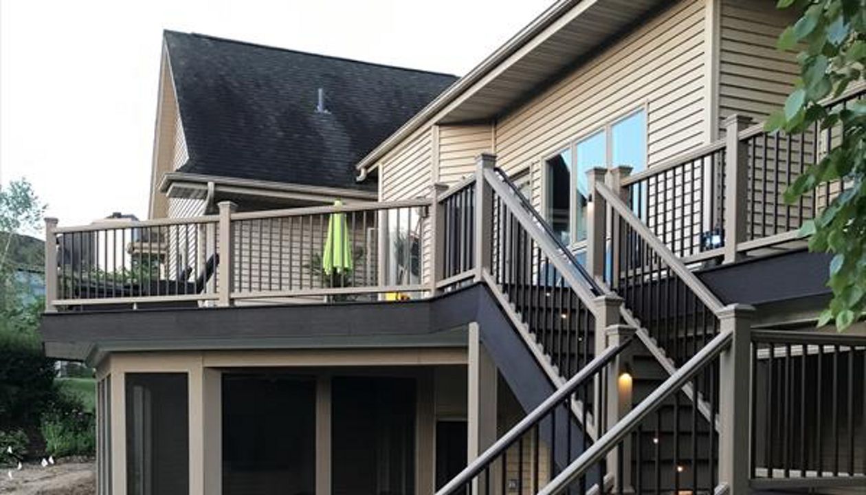 Trex Select Woodland Brown and Rope Swing