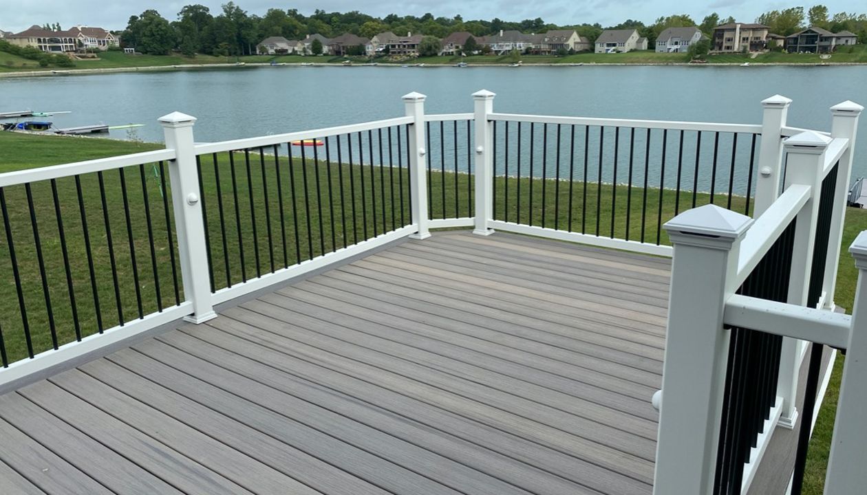 Trex Enhance Rocky Harbor w/ Trex Select railing - Lochaven from topside.