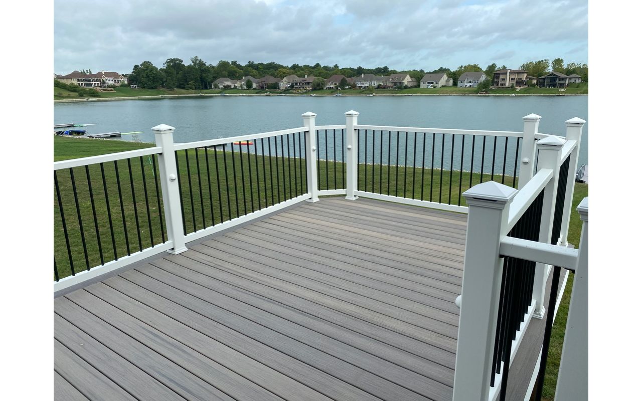 Trex Enhance Rocky Harbor w/ Trex Select railing - Lochaven from topside.