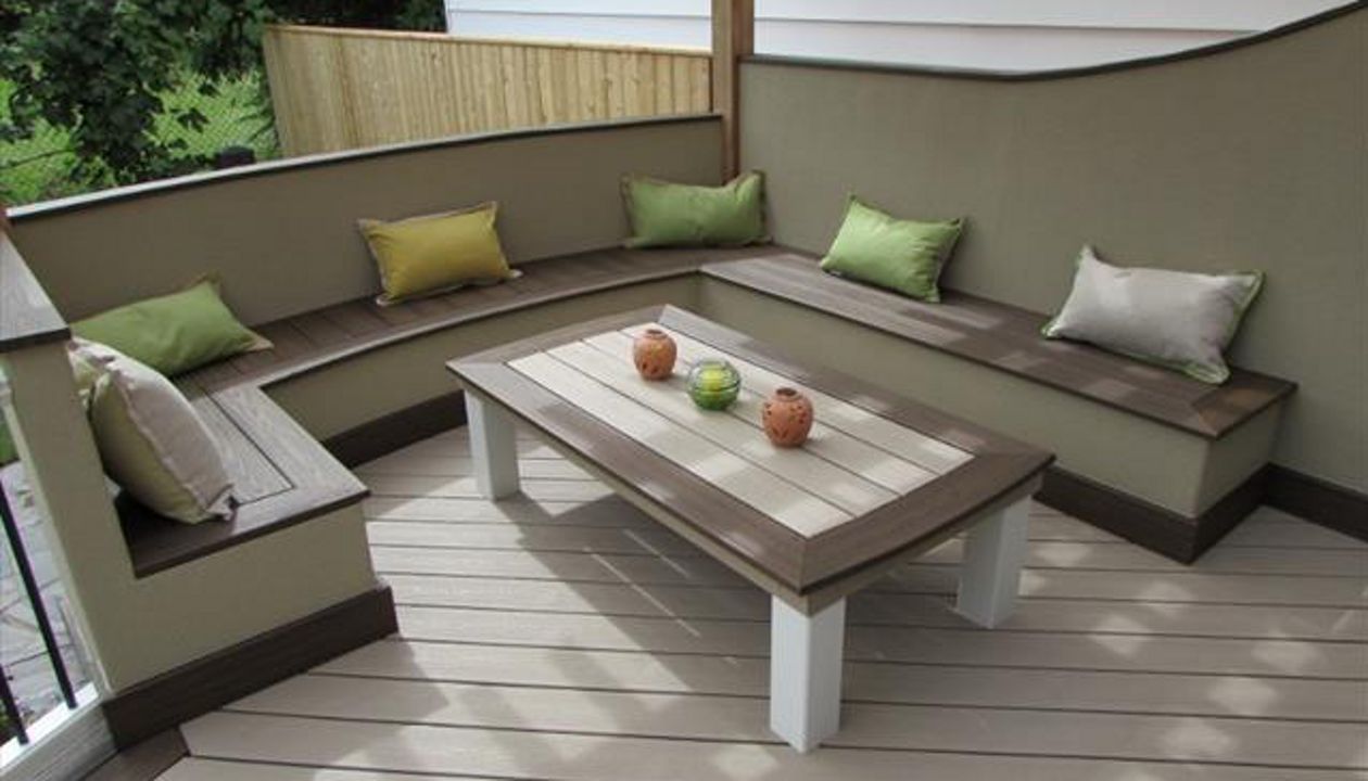 Rope swing and Spiced rum curved deck