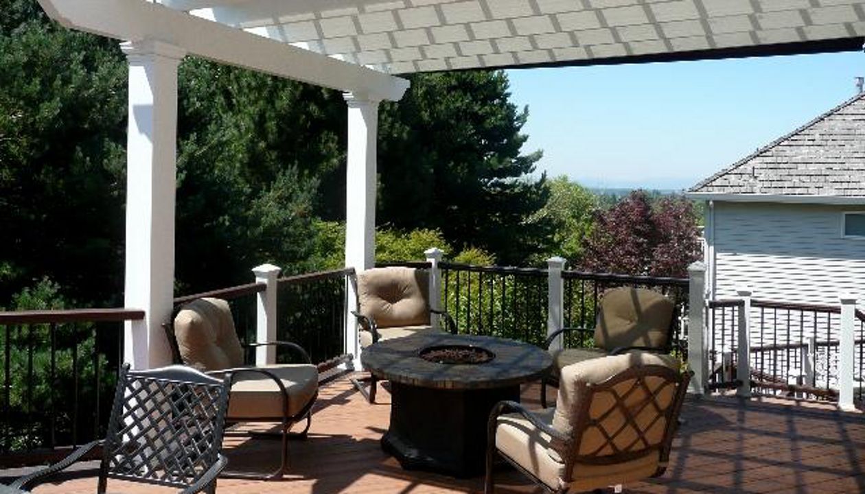 Trex Transcend Vintage Lantern Railing w/ Aluminum Balusters, Just Did It!  Portland, Oregon