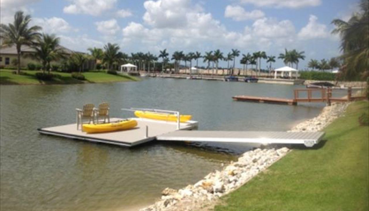 Large Sitting Dock