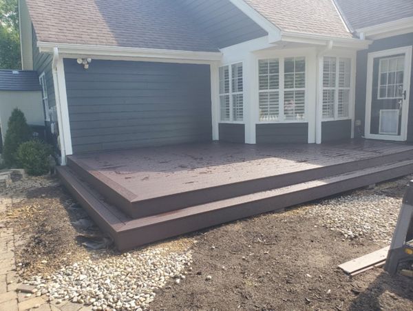 Trex Select Woodland Brown decking w/ picture frame