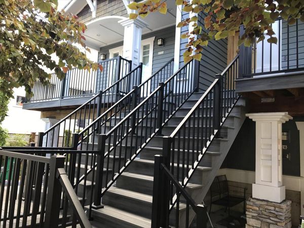 Trex Transcend Island Mist decking and Trex Signature railing in SE Portland