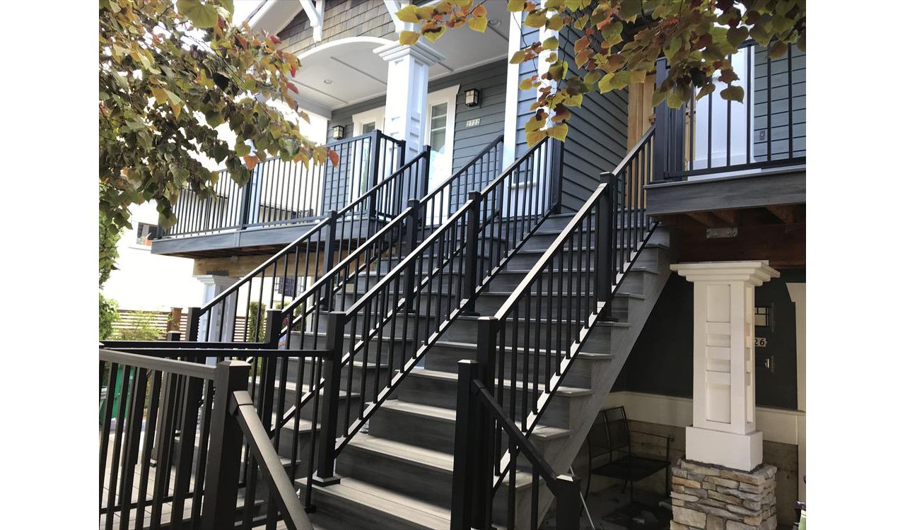 Trex Transcend Island Mist decking and Trex Signature railing in SE Portland