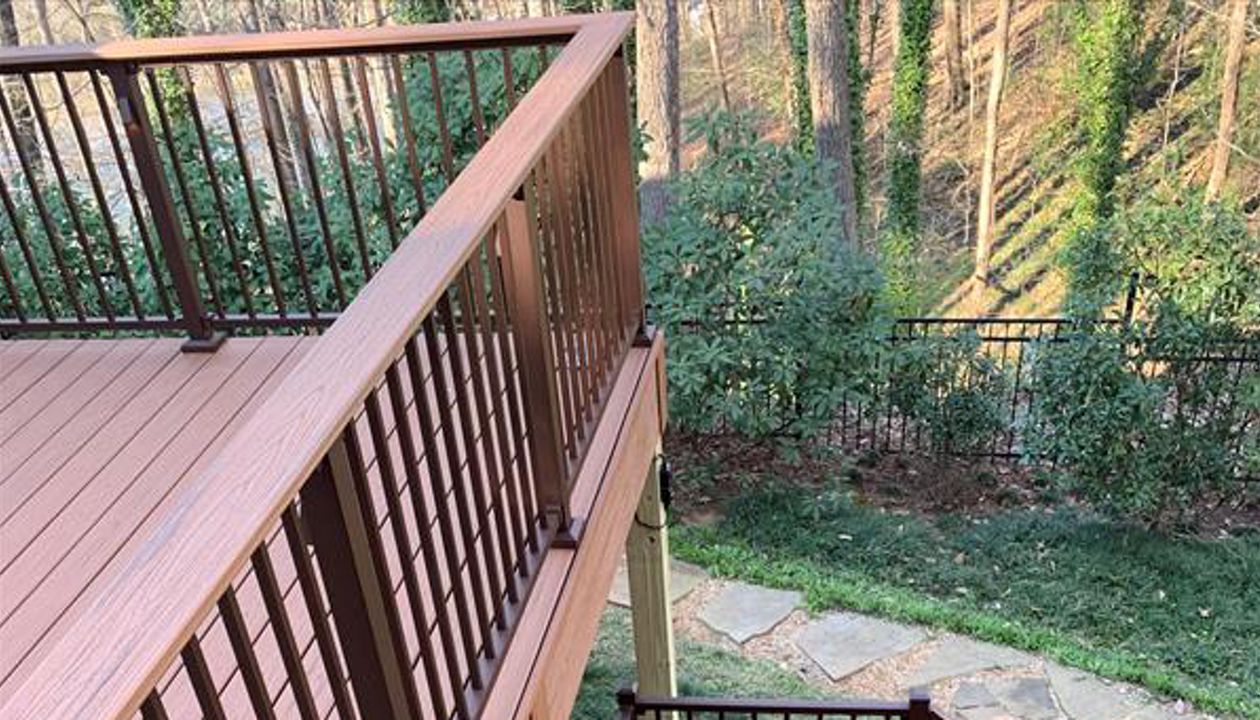 Trex Transcend Tiki Torch Decking with Trex Signature Bronze Railing