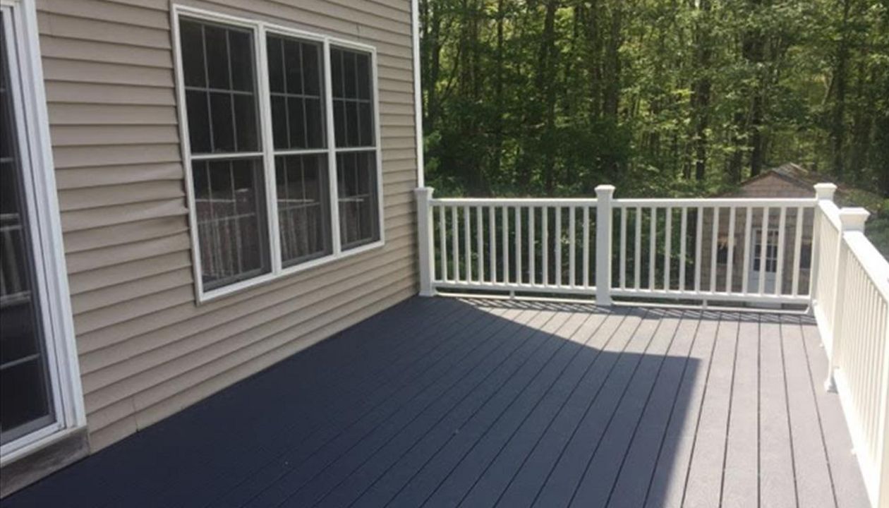 Canterbury, CT Deck