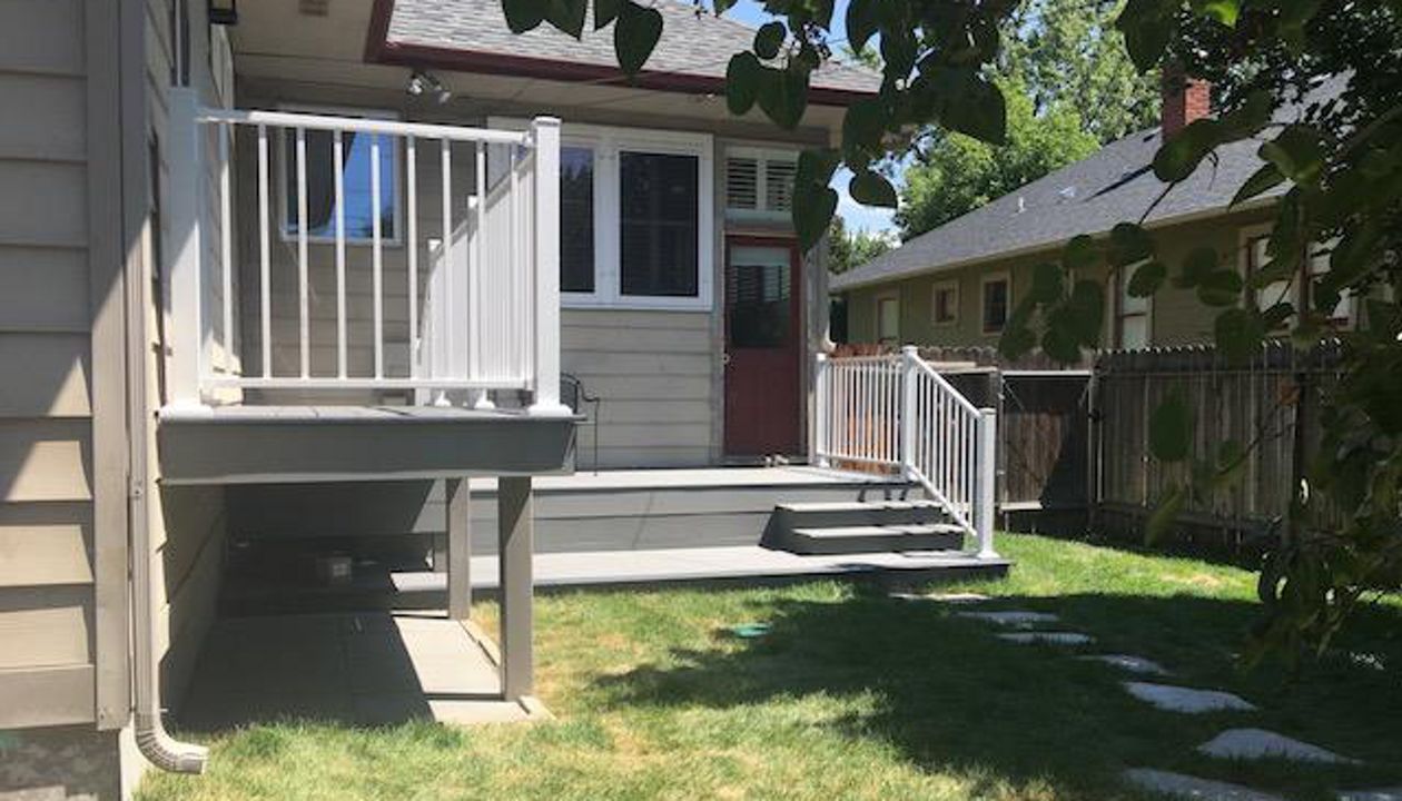 Tri-Level in Pebble Grey w/ Winchester Grey Border