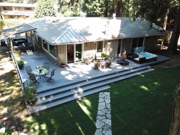 Portland OR. Trex deck featuring Trex Enhance Rocky Harbor