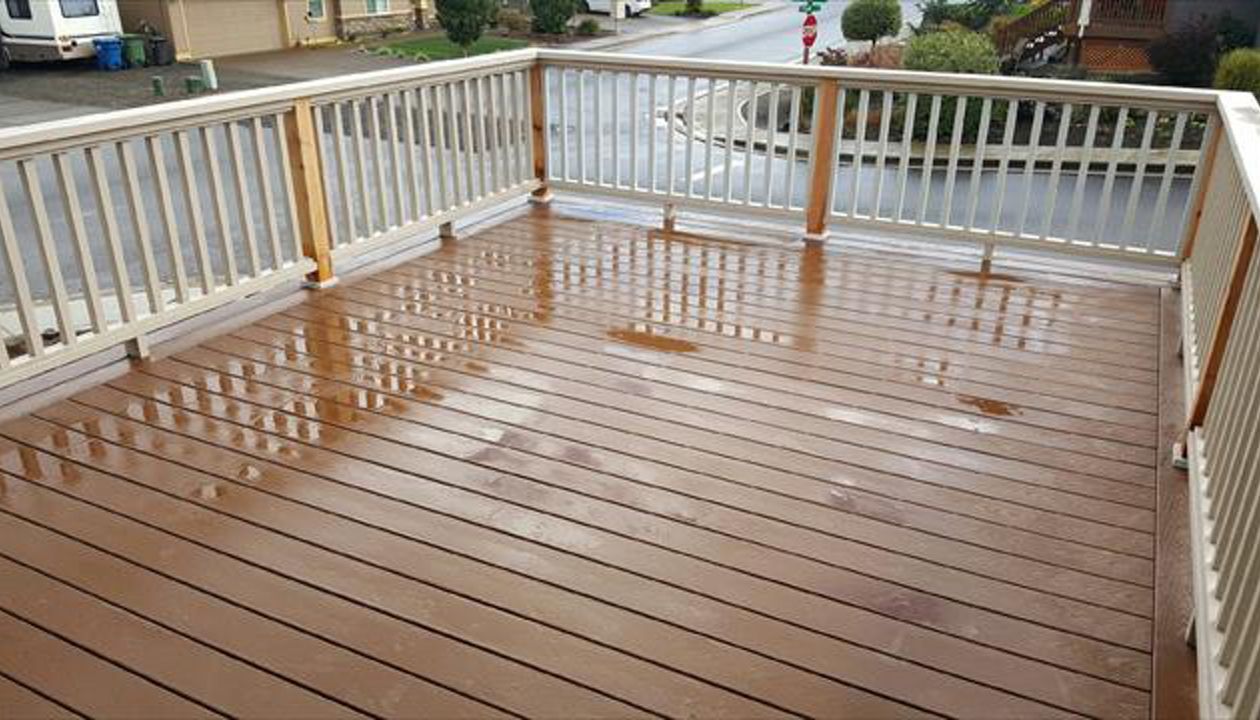 Trex Select in Saddle w/ Select Fascia in Saddle.