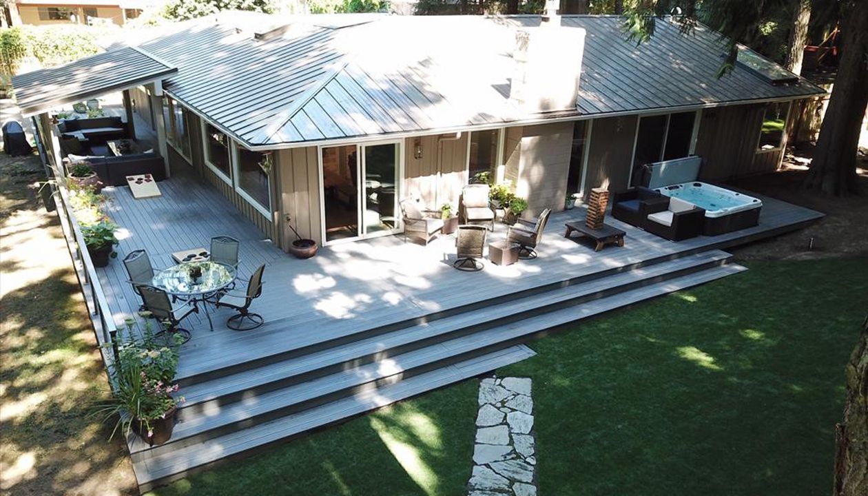 Portland OR. Trex deck featuring Trex Enhance Rocky Harbor