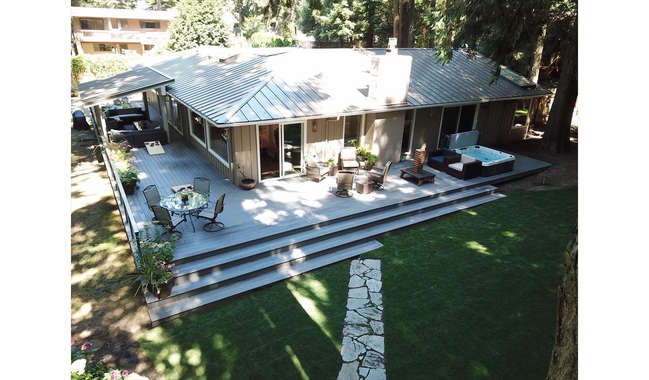 Portland OR. Trex deck featuring Trex Enhance Rocky Harbor