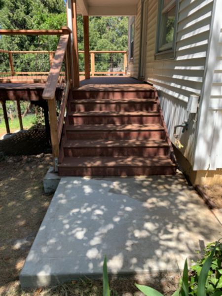 Trex Saddle staircase