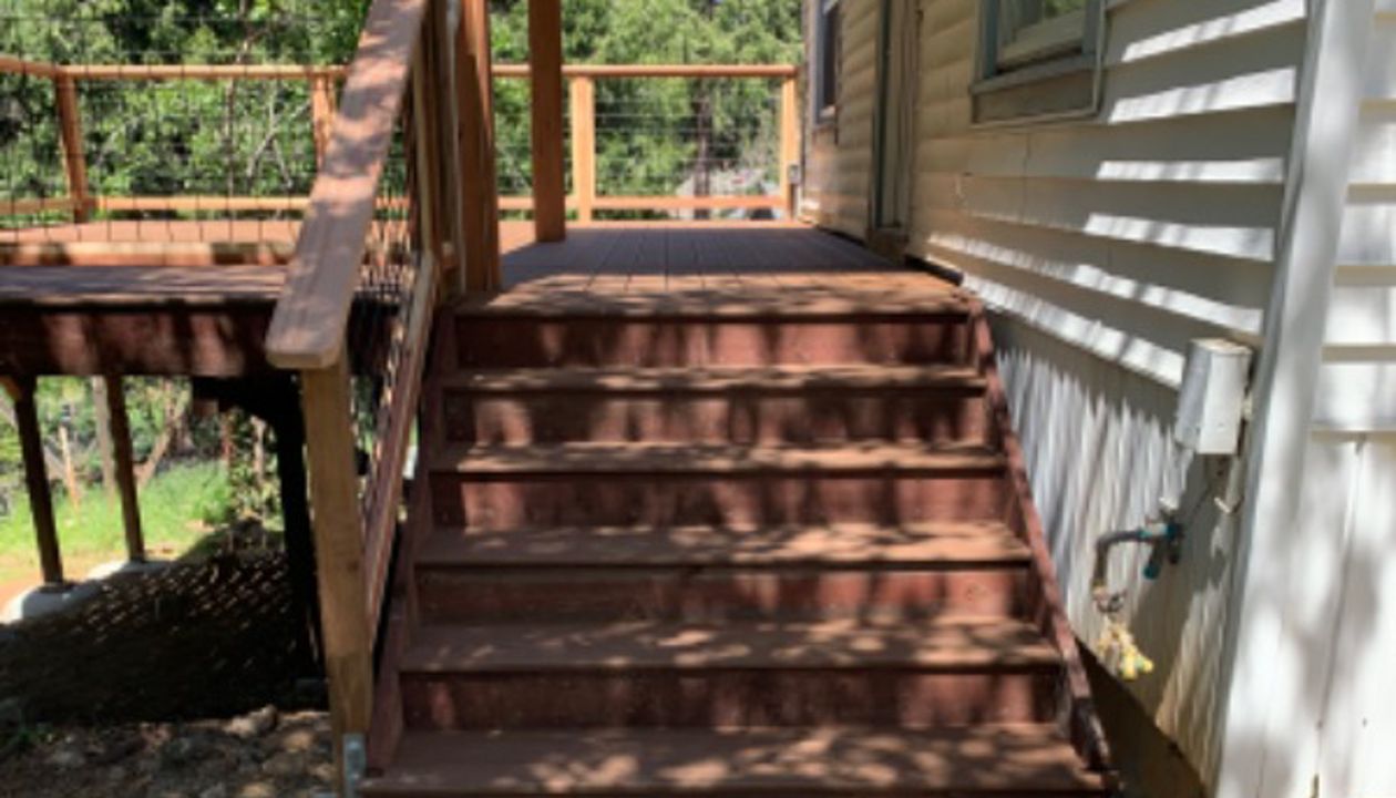 Trex Saddle staircase