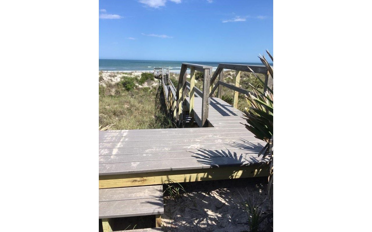 174' walkway to Crescent Beach