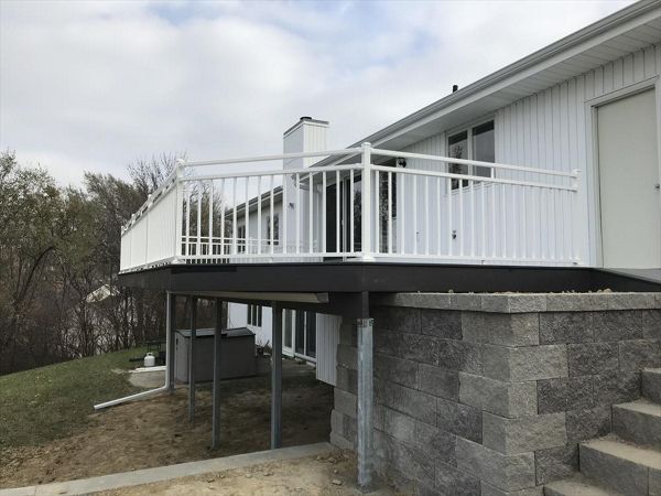 Trex Elevations framing with Trex Rain Escapes in Council Bluffs, IA