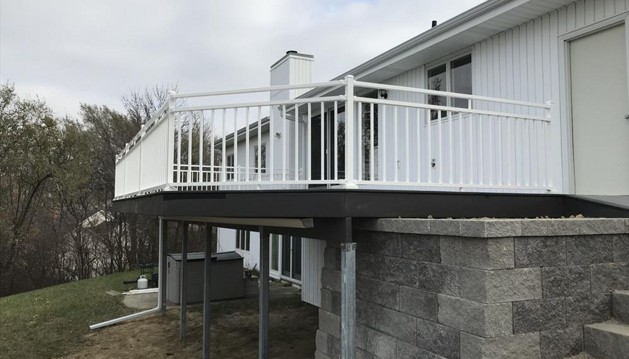 Trex Elevations framing with Trex Rain Escapes in Council Bluffs, IA