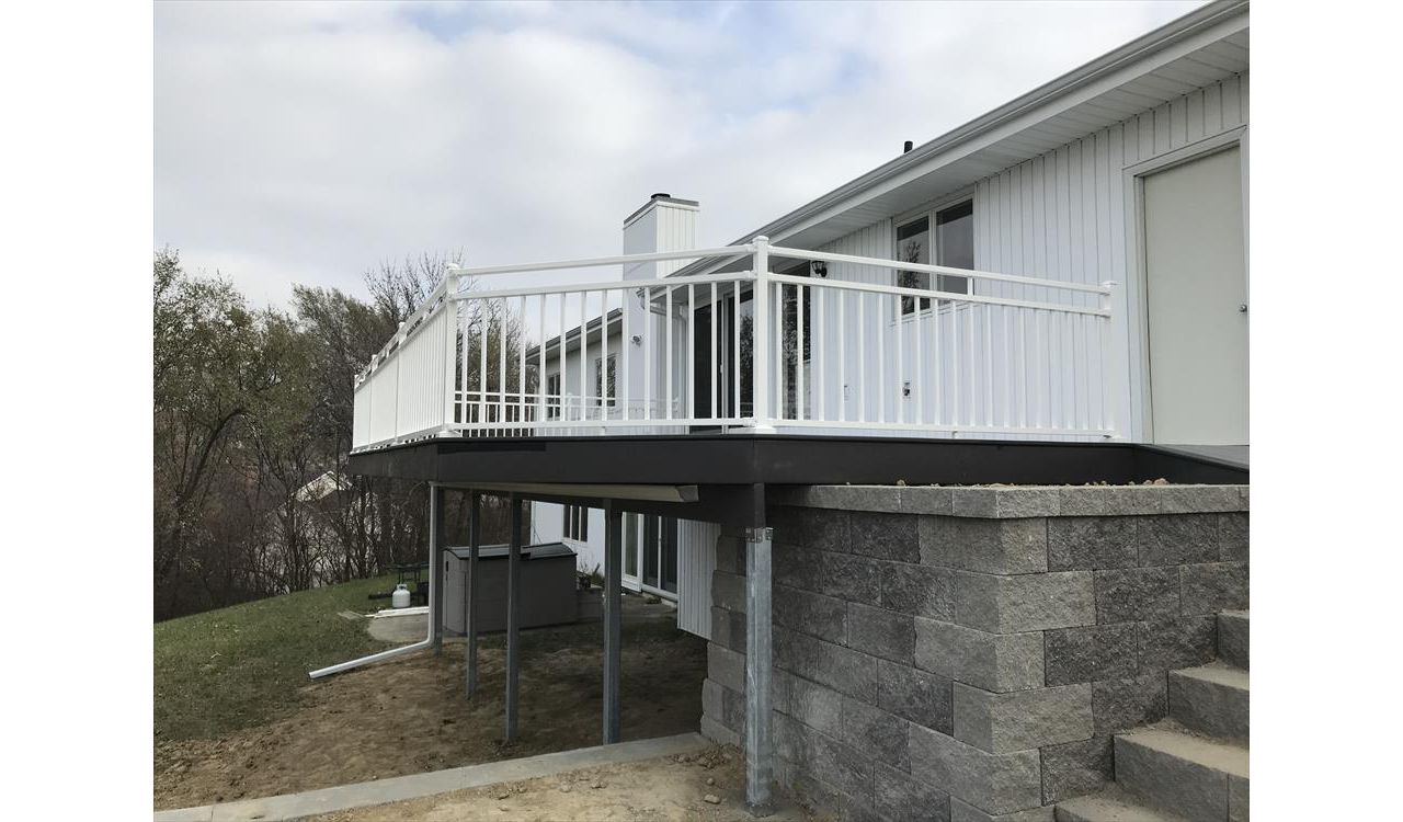 Trex Elevations framing with Trex Rain Escapes in Council Bluffs, IA