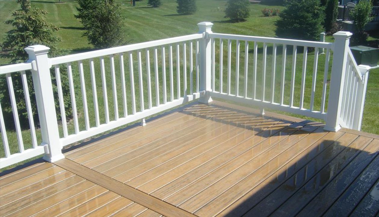Transcend Havana Gold with Trex Select White rail, Brownstown Twp.