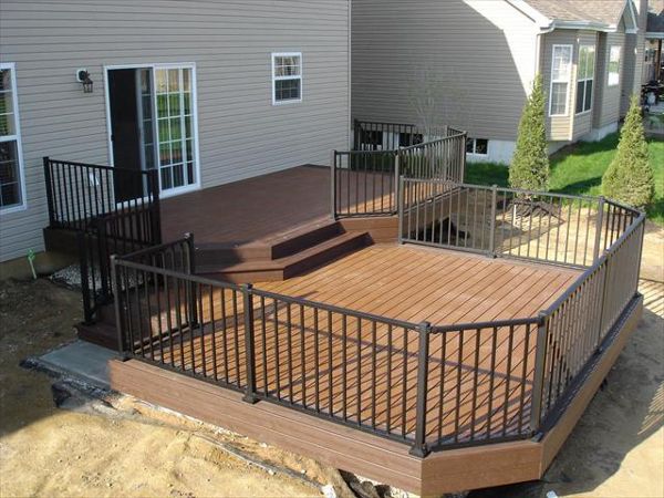 Ground-level Trex Transcend deck, Missouri