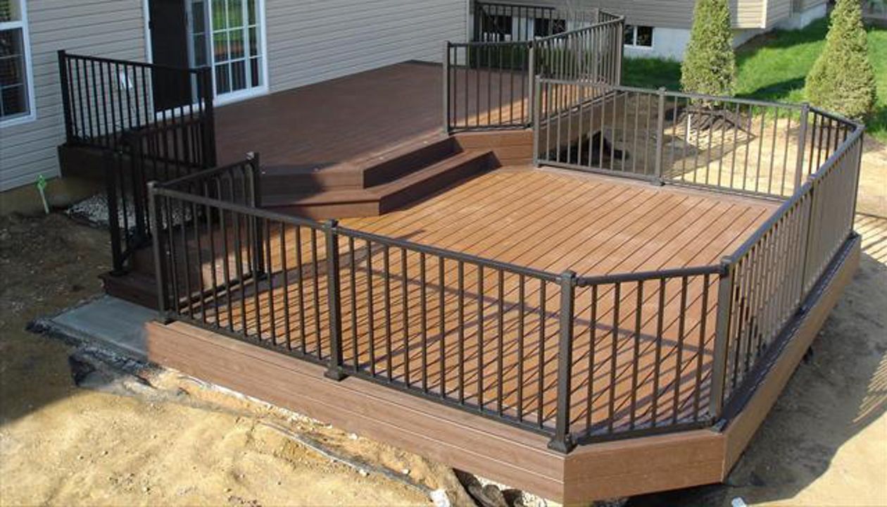 Ground-level Trex Transcend deck, Missouri