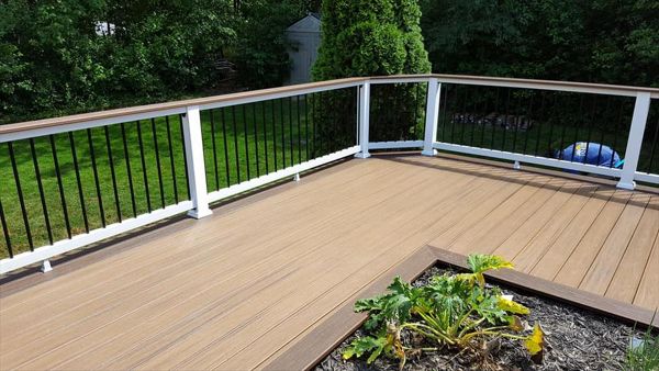 Trex Transcend Havana Gold and Spiced Rum with Class White Transcend railing in Macedonia, OH