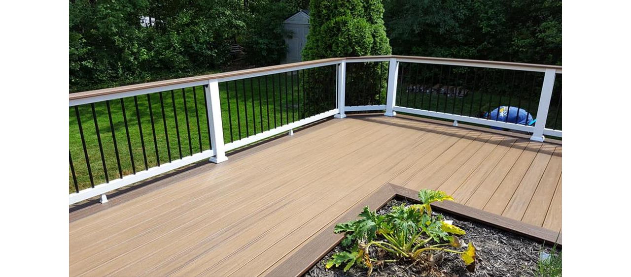 Trex Transcend Havana Gold and Spiced Rum with Class White Transcend railing in Macedonia, OH