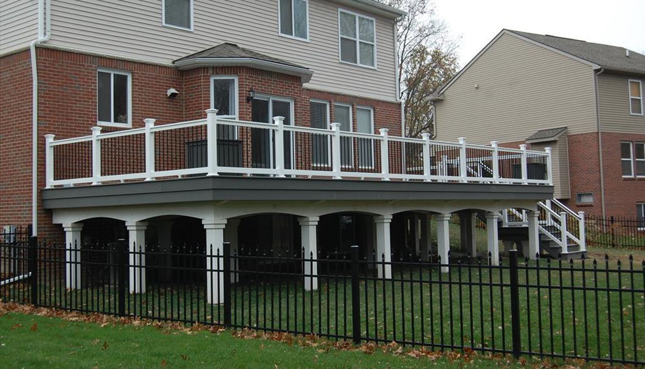 Trex Enhance Clamshell