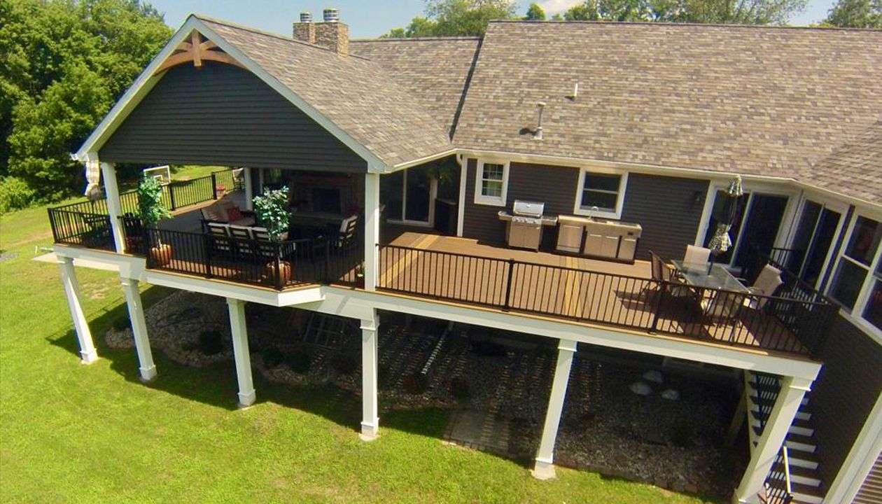 Custom Trex deck in the Jackson, MI area.