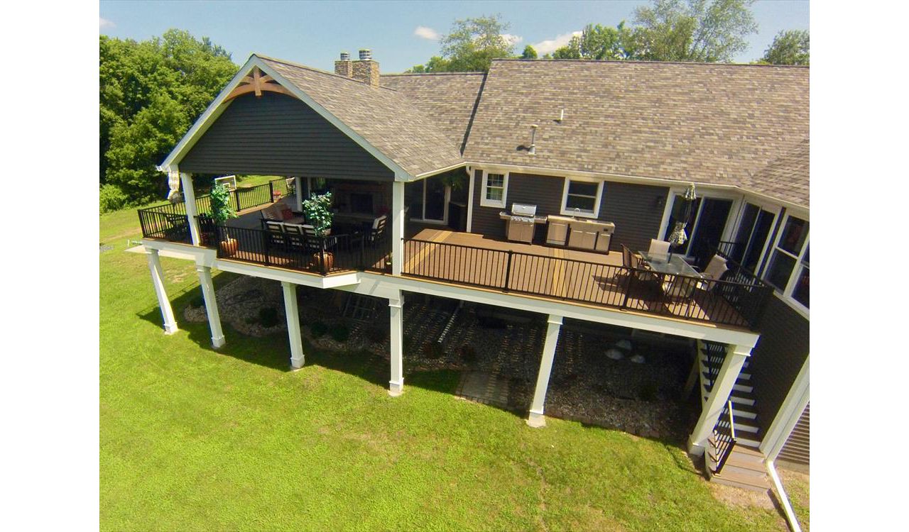 Custom Trex deck in the Jackson, MI area.