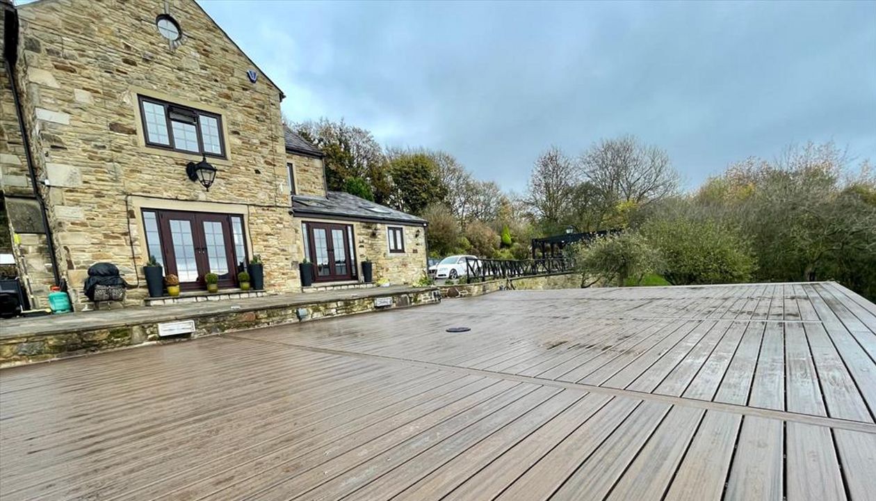 TREX Spiced Rum Decking with LED Lighting