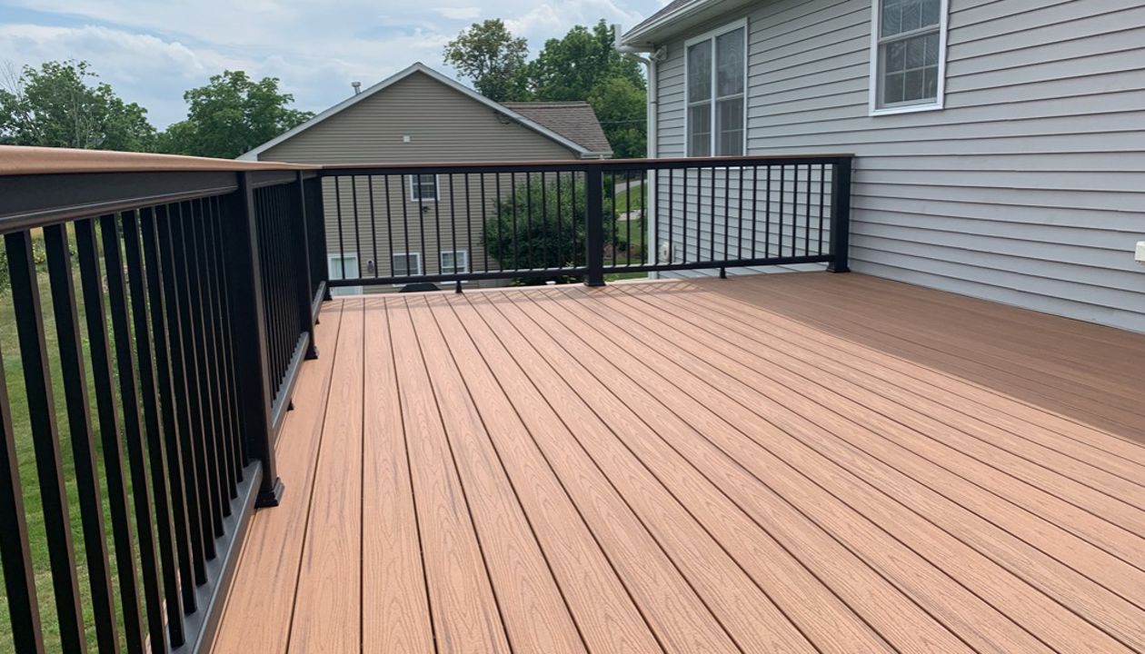 Wilbur Road Deck - Trex Tiki Torch with Trex Railings